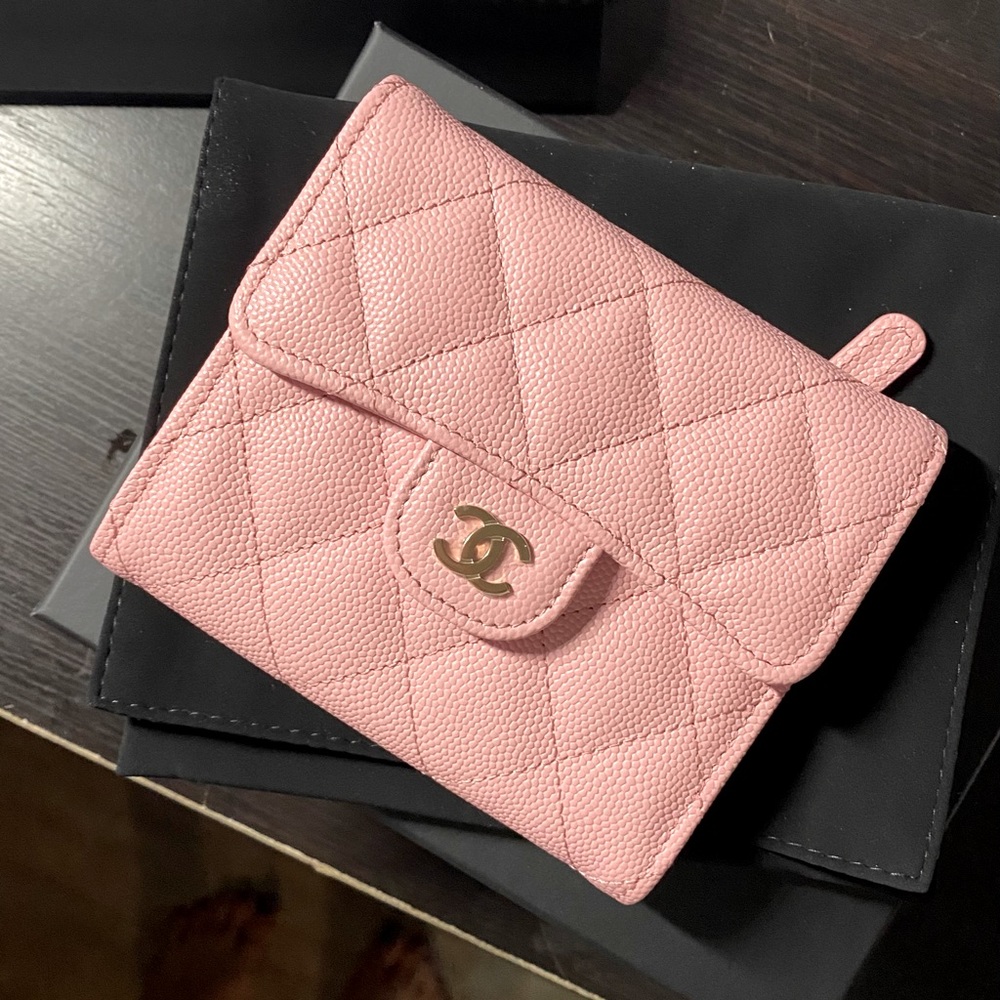 Chanel 2022 caviar quilted compact flap wallet light pink